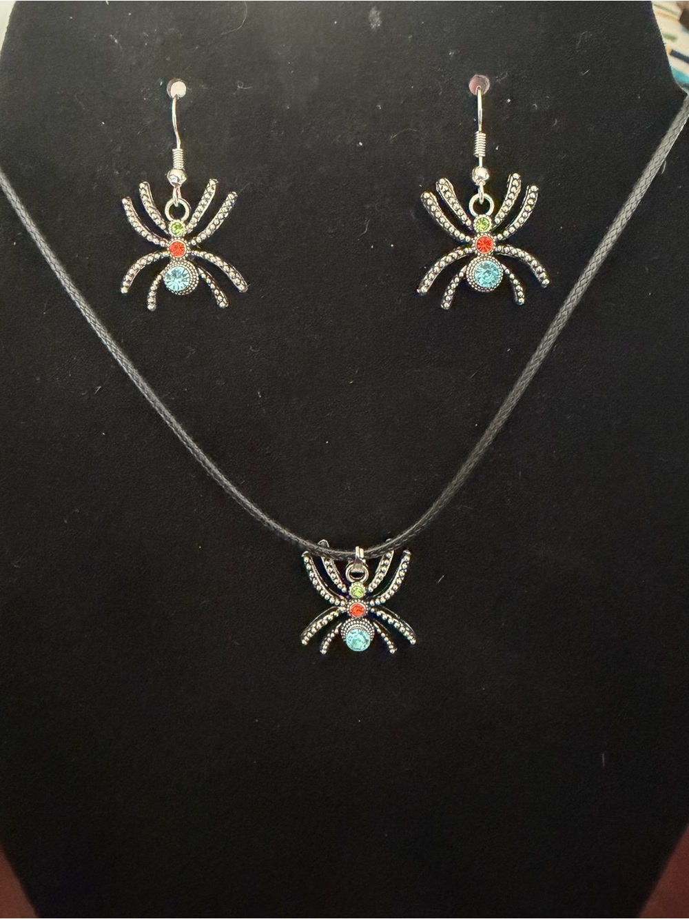 🎃New🎃Sparkling Spider Pendant Necklace and Earrings Set